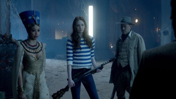 Amy Pond holds one of the stun rifles in "Dinosaurs on a Spaceship".