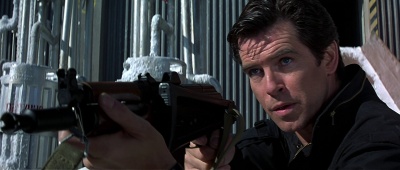 James Bond (Pierce Brosnan) with an AKS-74U Krinkov in a