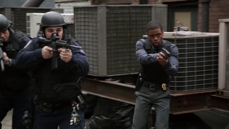 File:ElementaryS2 E7 ESU officer and Detective Bell.jpg