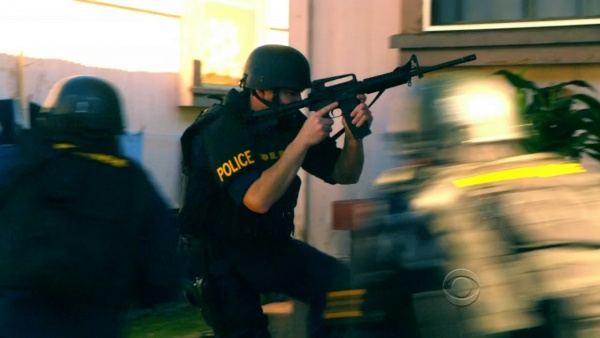 Hawaii Five 0 HPD SWAT assaulter.jpg